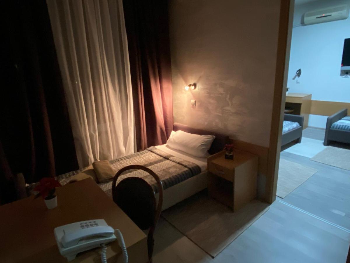 Hotel Moment Velika Plana Exterior foto