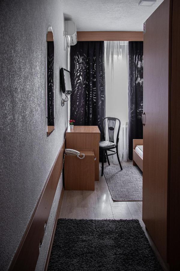 Hotel Moment Velika Plana Exterior foto